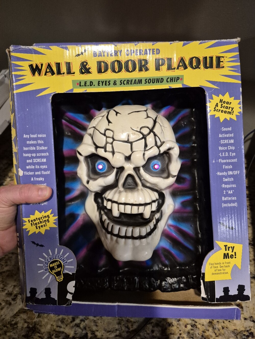 90's Scream LED-Eyed Skull Wall Plaque - White - Unbranded